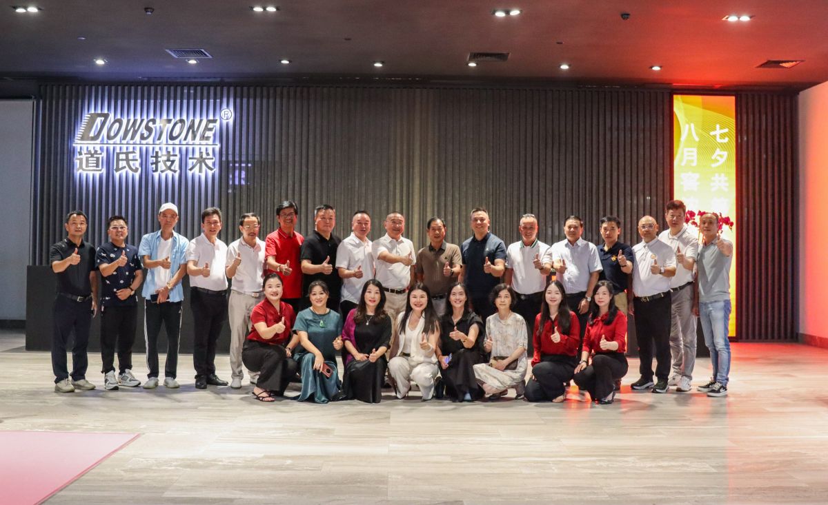 强强联合，共谋新篇！新明珠集团董事长叶德林莅临威廉希尔技术总部，共商合作新未来